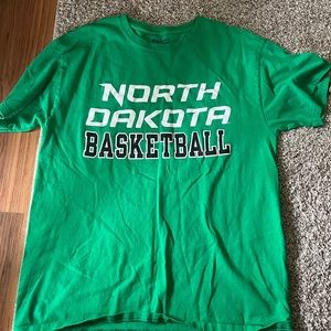 Champion Medium North Dakota shirt